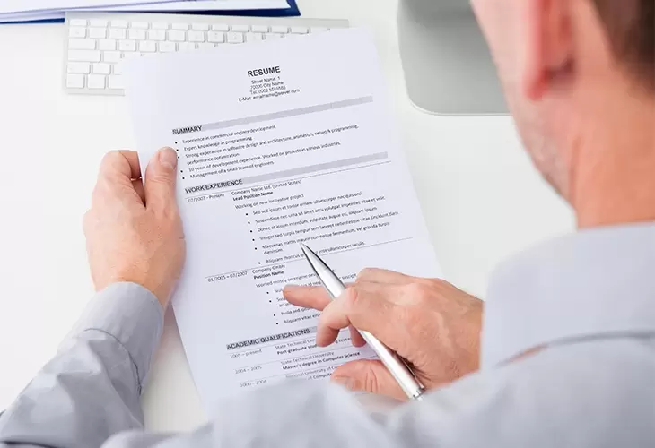 Les diplômes se vérifient avant l’embauche !