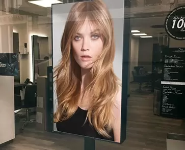 Coiffeur utilise un affichage dynamique et modernisé 