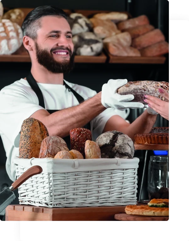Boulanger vendant son pain à un client