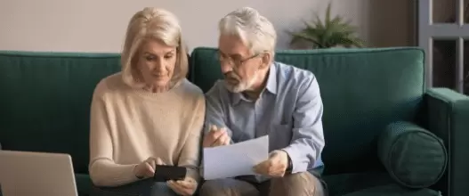 Personnes âgées canapé